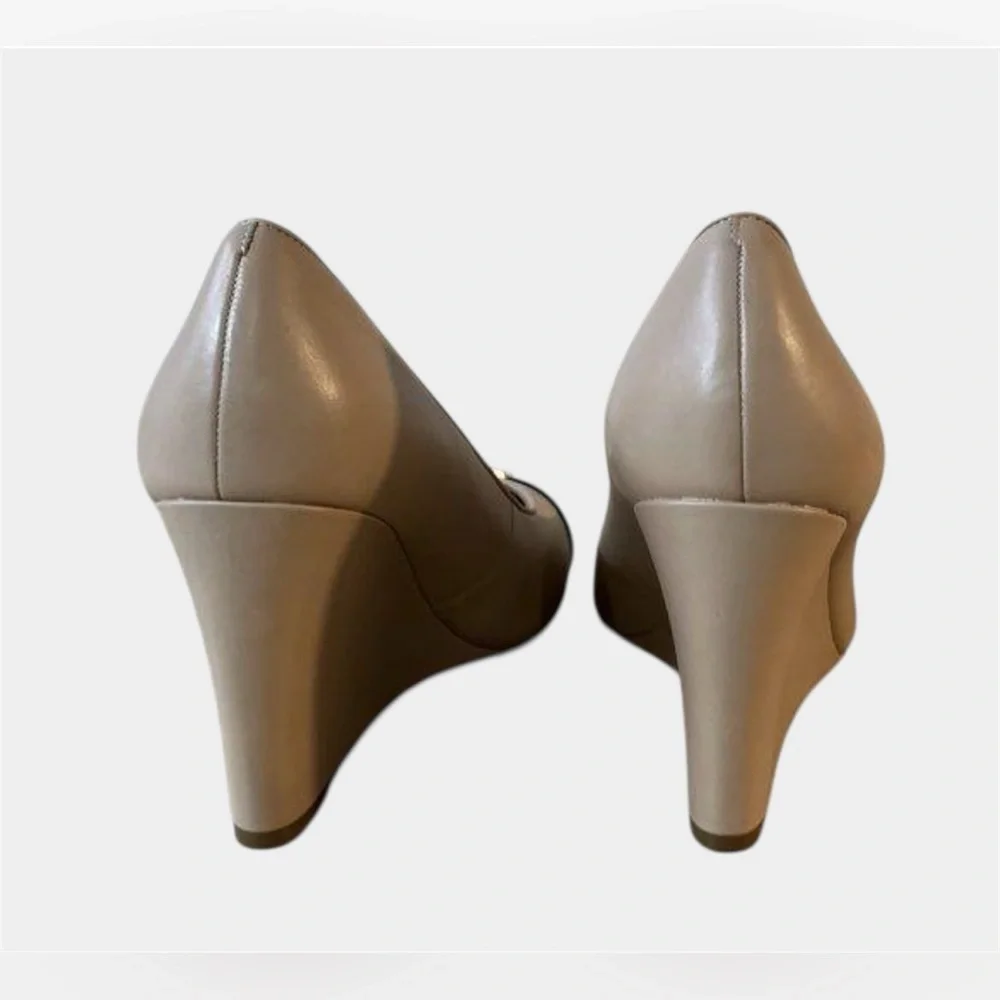 Tory Burch Black and Tan Wedge Shoes pumps Sz 8 M